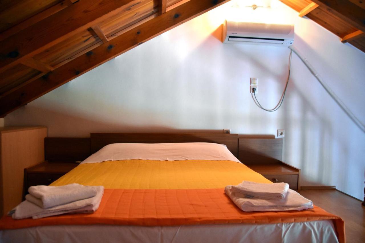 Irides Apartments Megalochori  エクステリア 写真